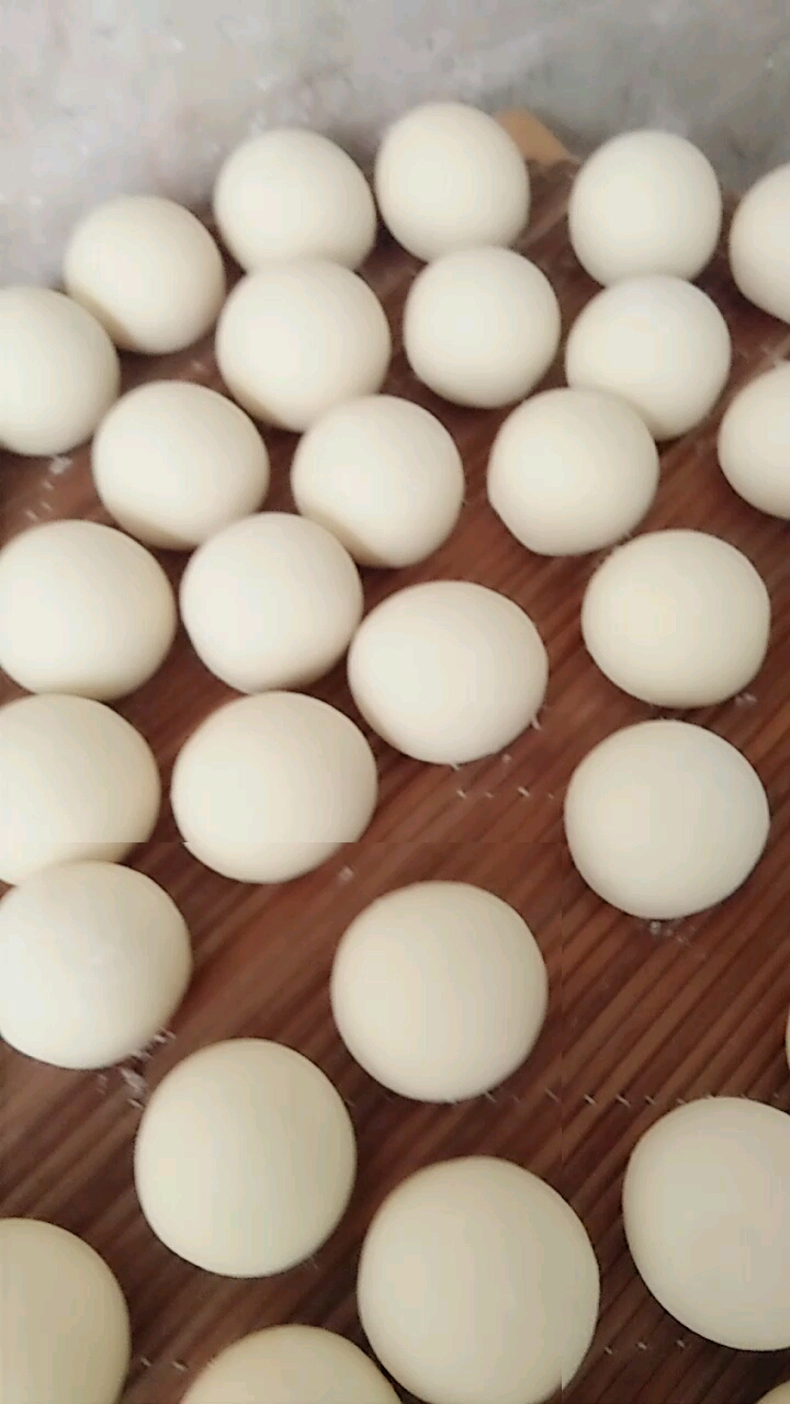 这是我们河南人过年蒸的大馒头!