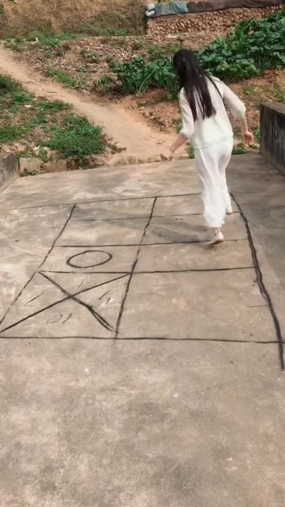 你们的九宫格跳房子来了有小孩子问我这是玩啥他们哪里知道这是我们90