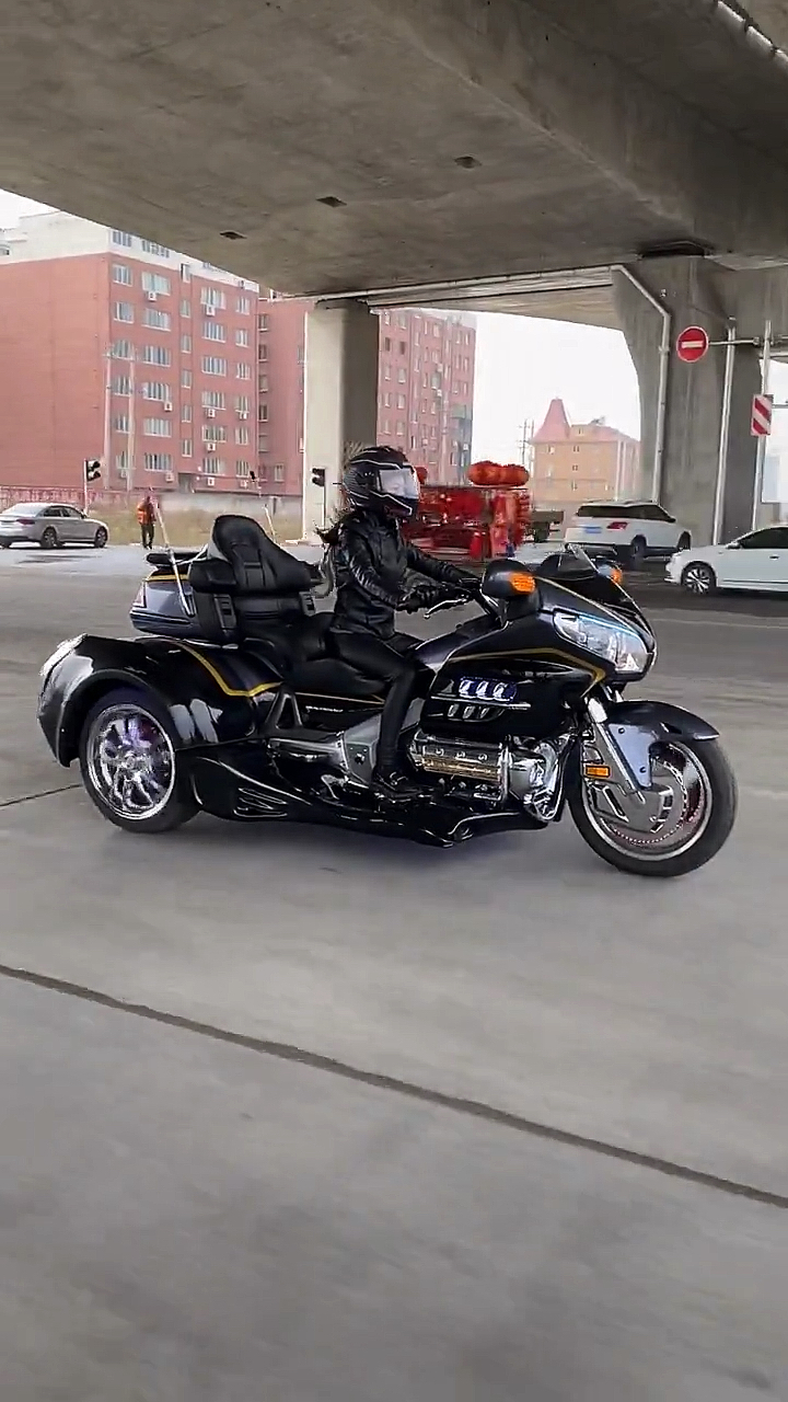 本田金翼三轮#本田金翼 三轮超跑