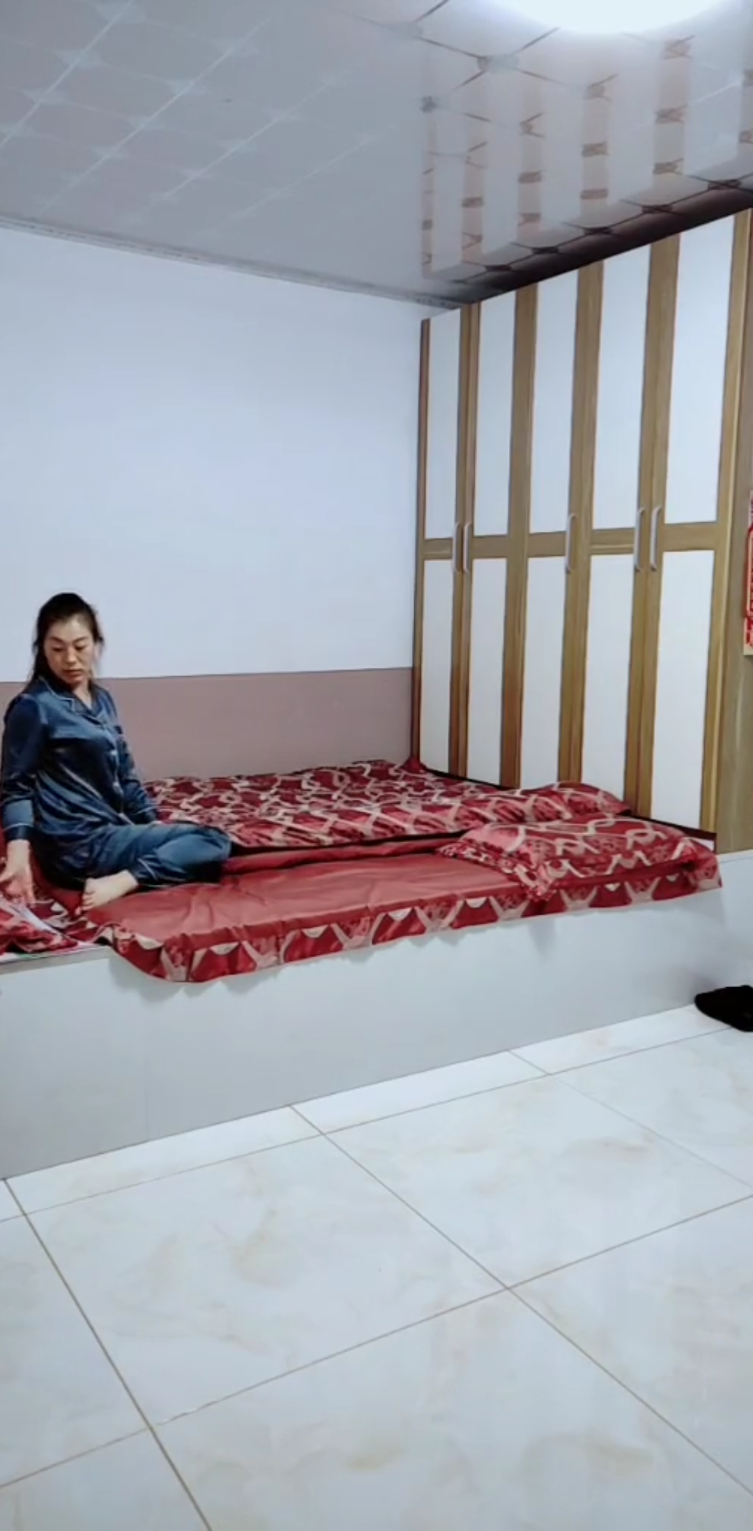 东北农村的大火炕,腰酸腿疼睡在火炕上,早晨起来疲劳解除.-度小视