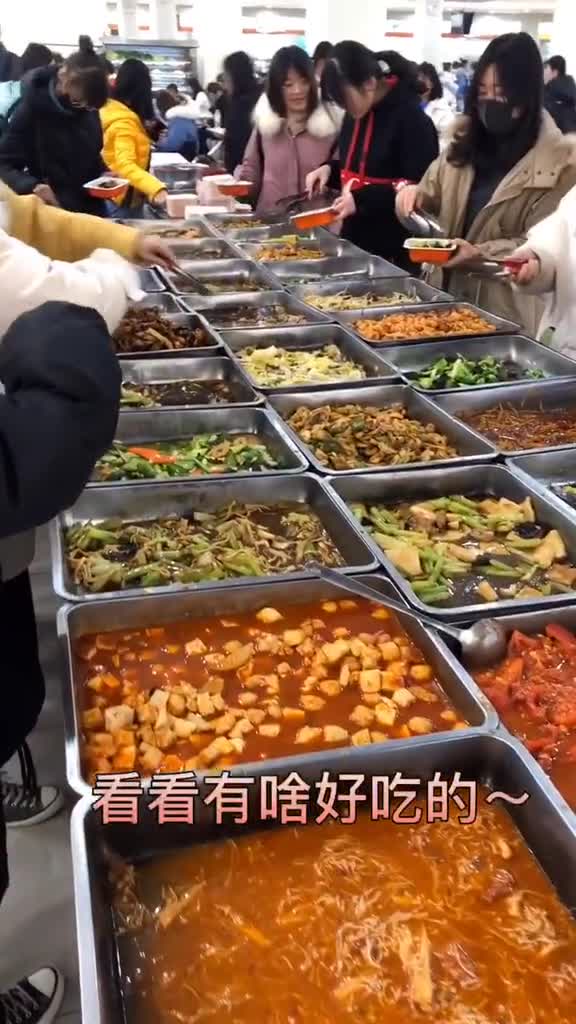 大学食堂的自选菜阿姨不让全选肉
