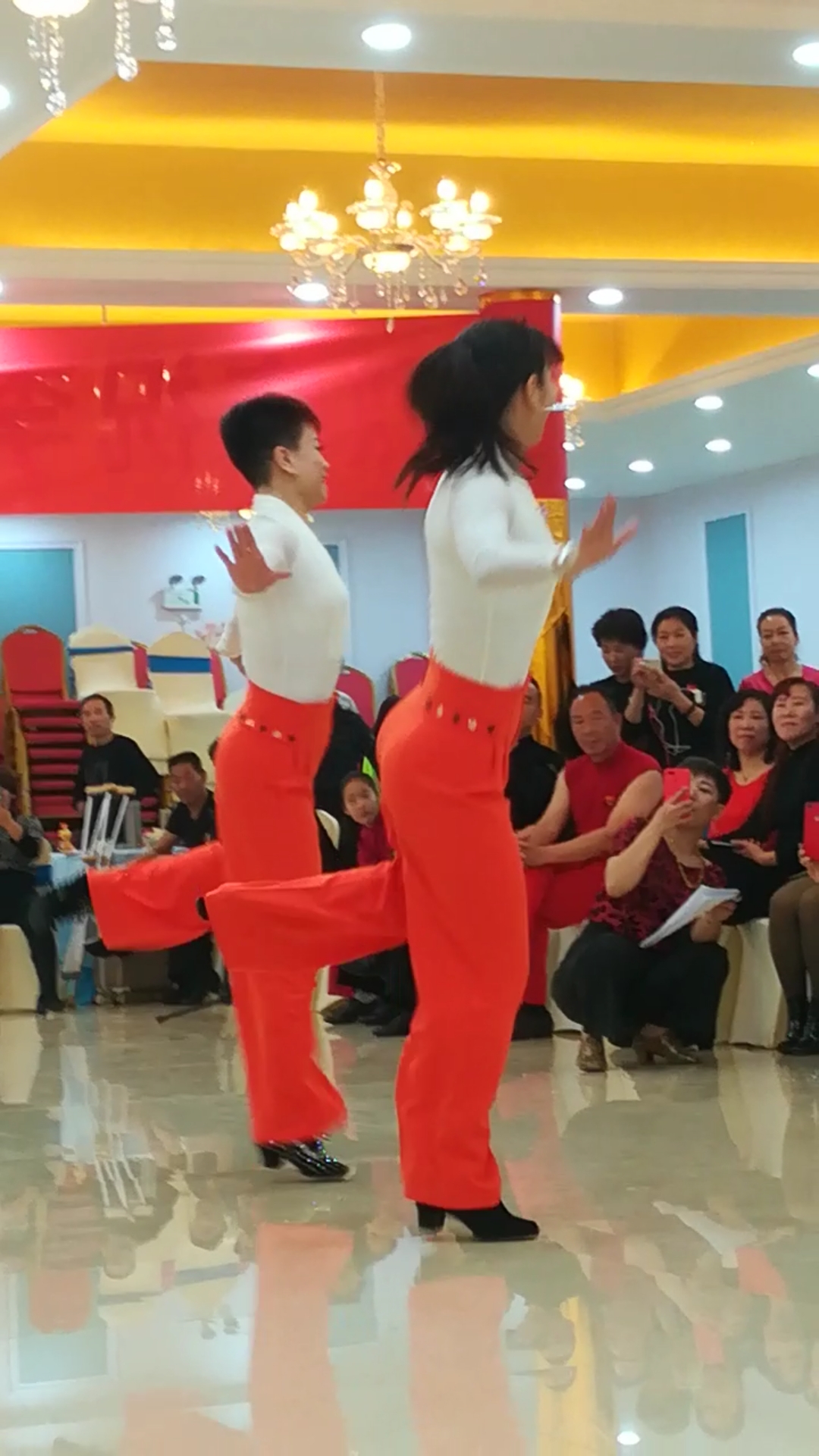 跳起吉舞心里美美哒