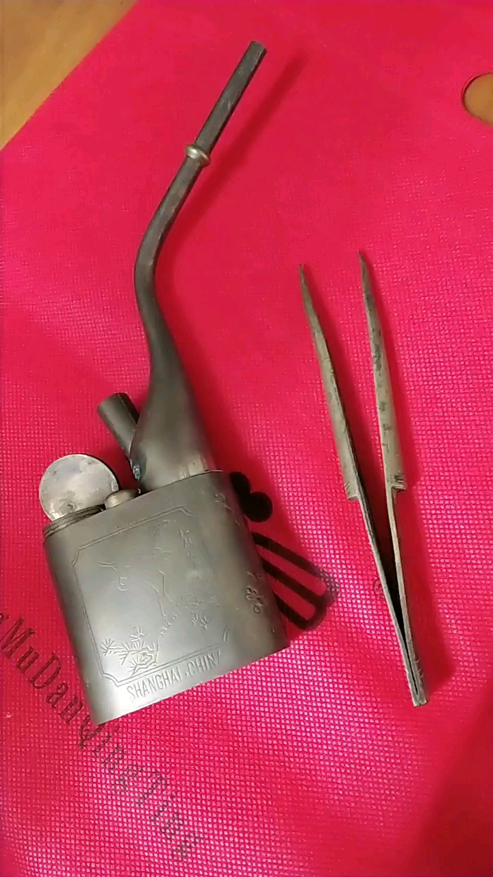 抽烟用的工具,民国年代了.