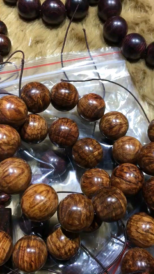 海南黄花梨手串规格2.0水波纹 闪电纹 美哒哒! 感谢老铁们的支持