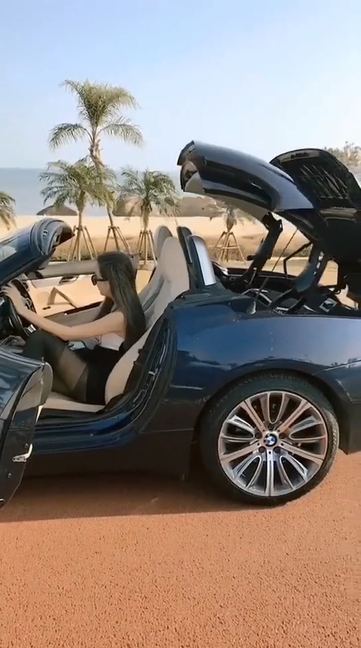 娱乐#开这种豪车的小姐姐真美,网友:美女你可以走了,车留下就行!