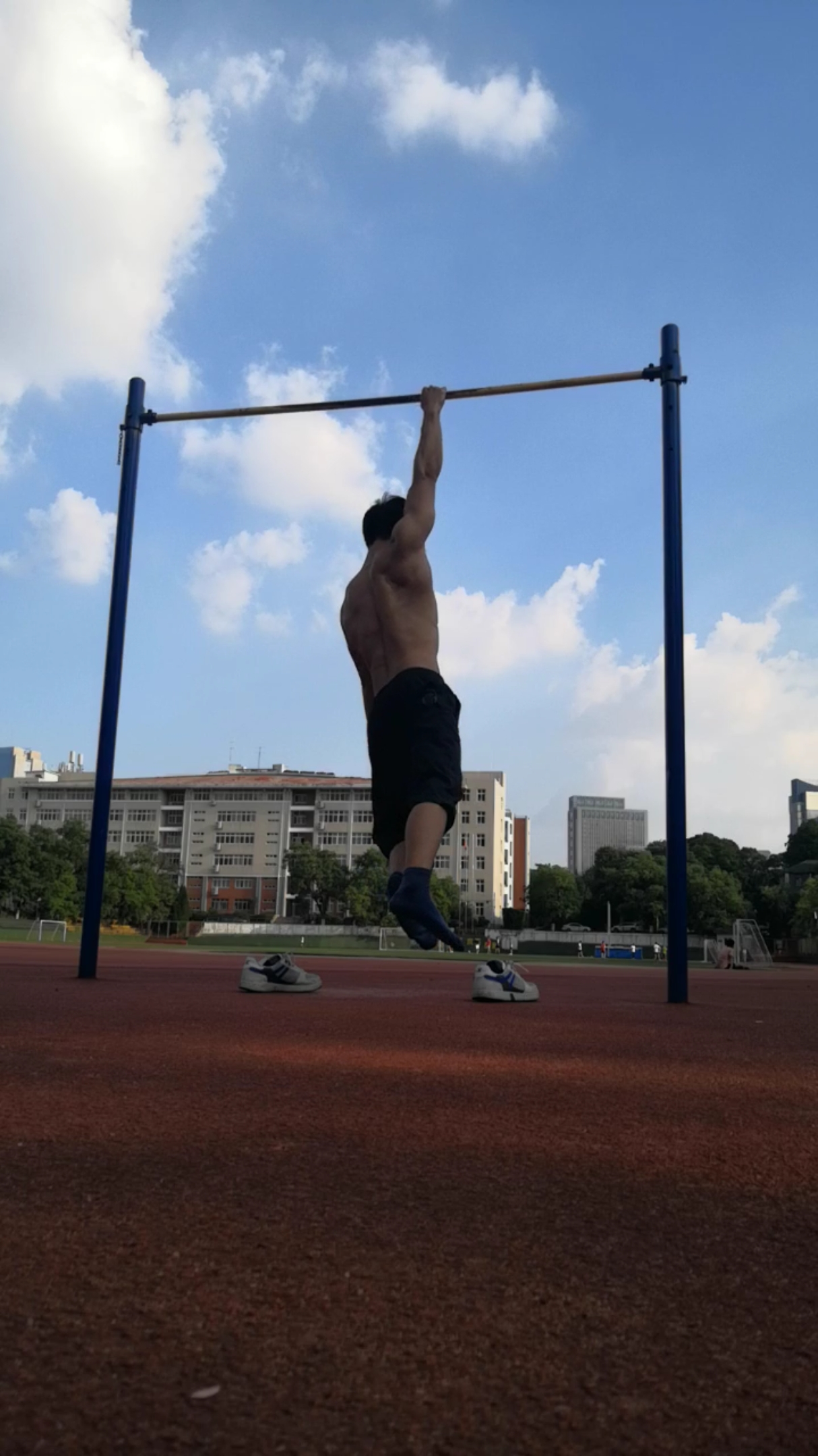 寻找最牛手艺人#单手引体向上二十个