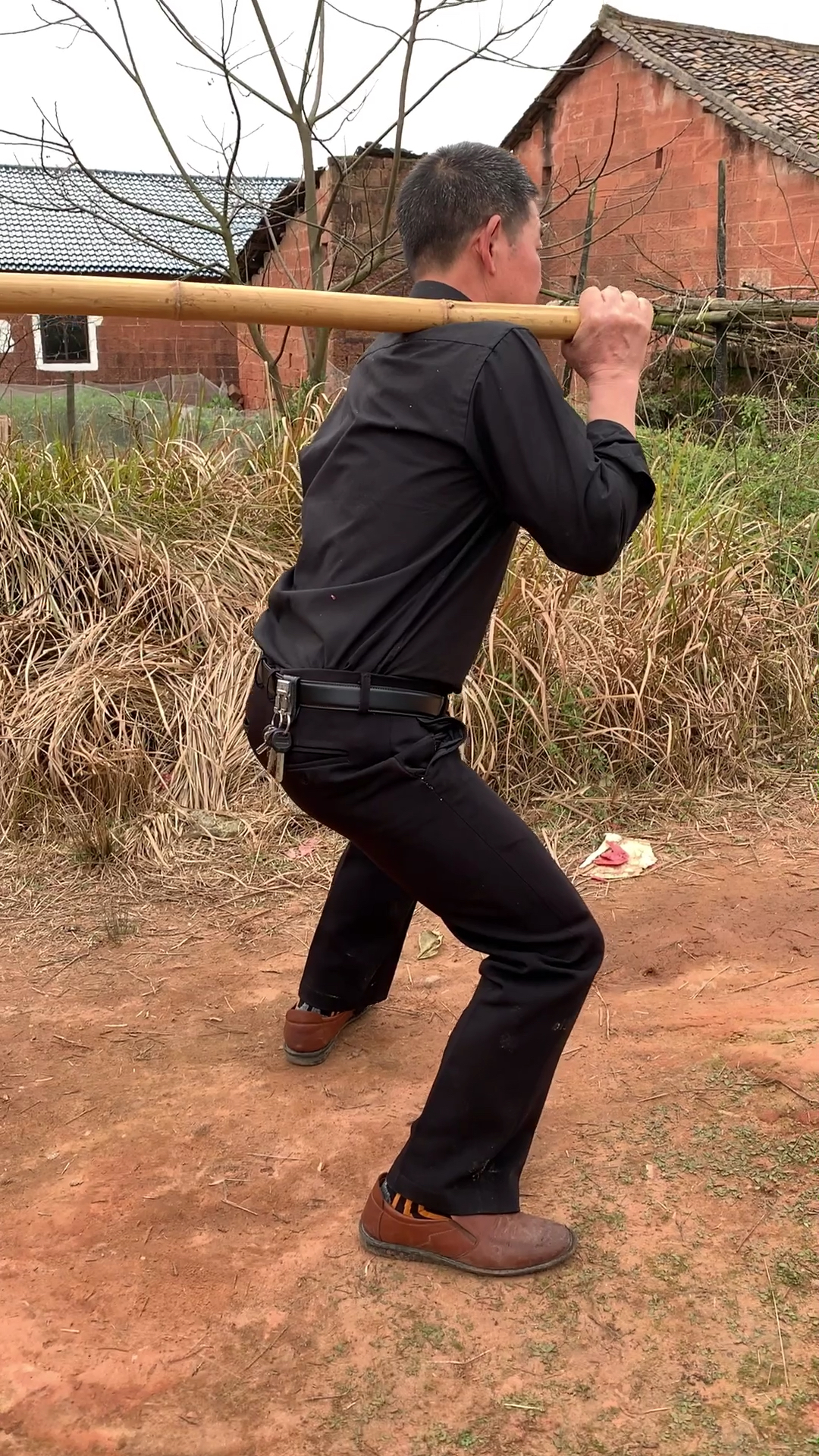 两个人抬水喝,可结果万万没想到