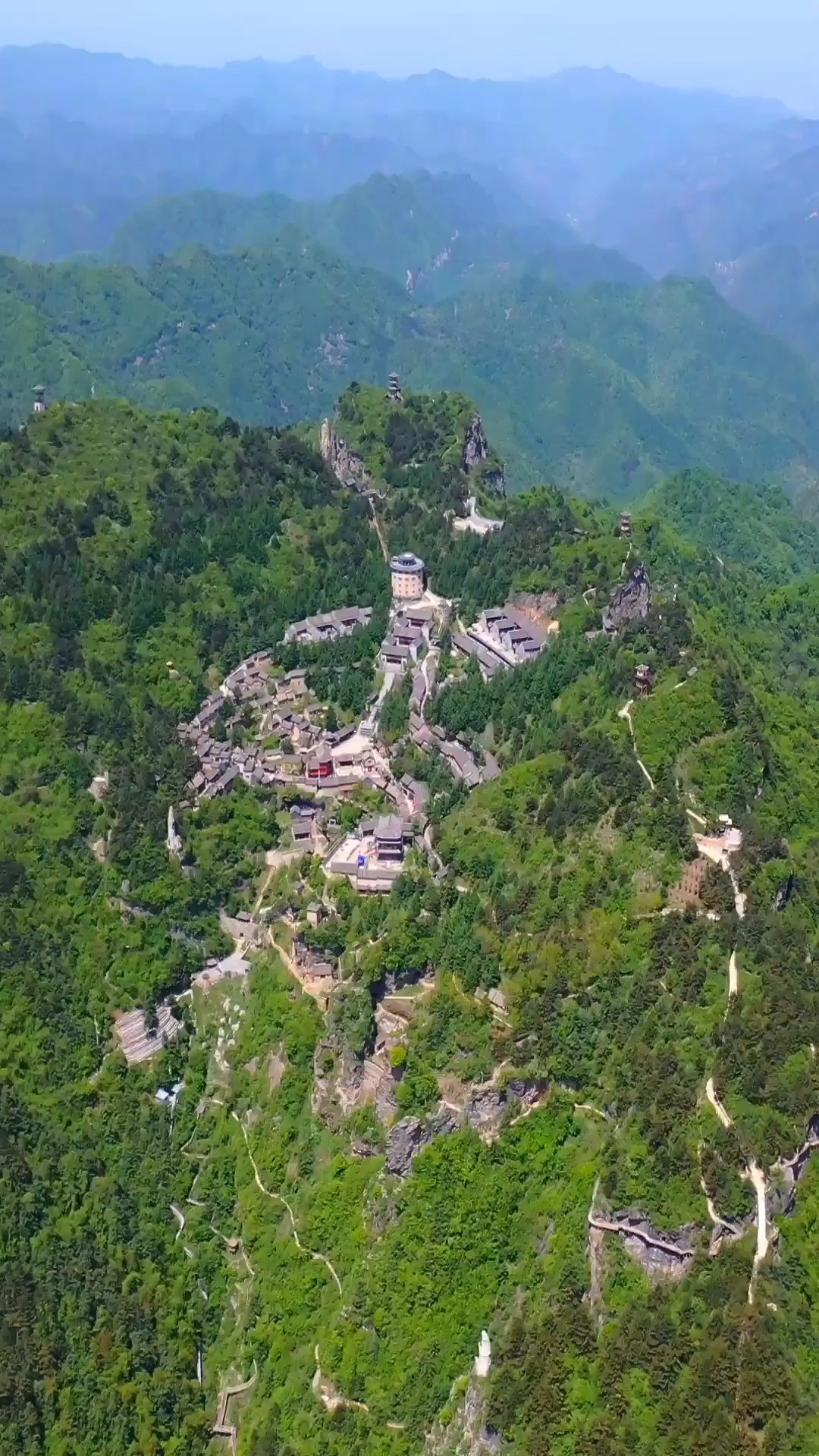 隐藏在大山上的古村落!