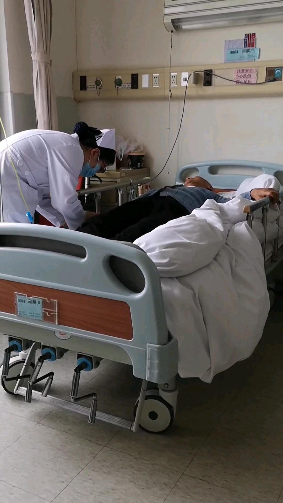 93岁,一个人,一张病床,无人陪护