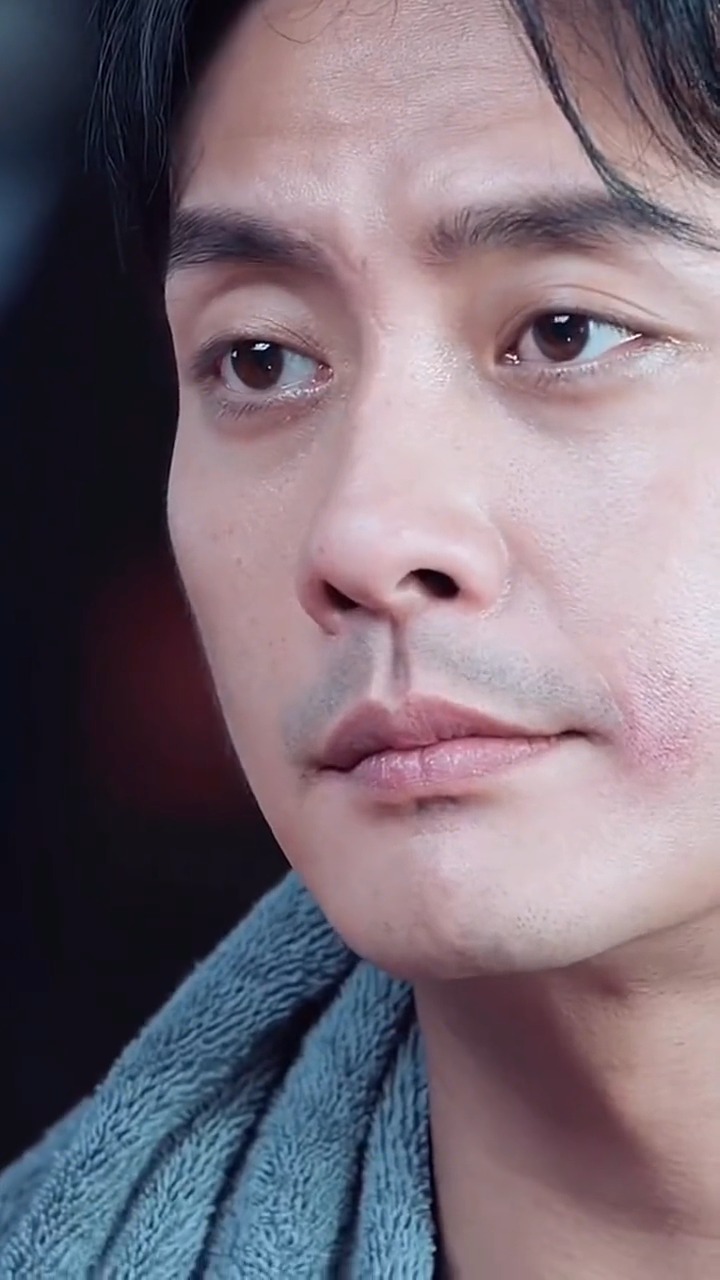 让你闺蜜来看看,这个满脸皱纹的男人到底有多大魅力!