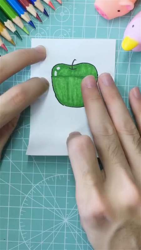 藏在苹果里的猪超简单折叠动画简笔画