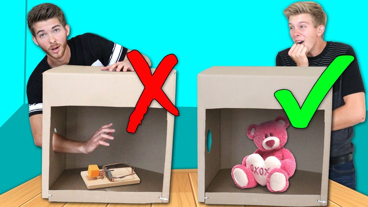 挑战未知游戏:手伸进箱子会发生有什么?网友:捕鼠夹就过分了!