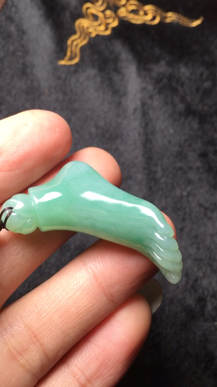 真正的玉足,全网独一无二,纯手工雕刻哦,支持工艺人,就请给颗爱心哦
