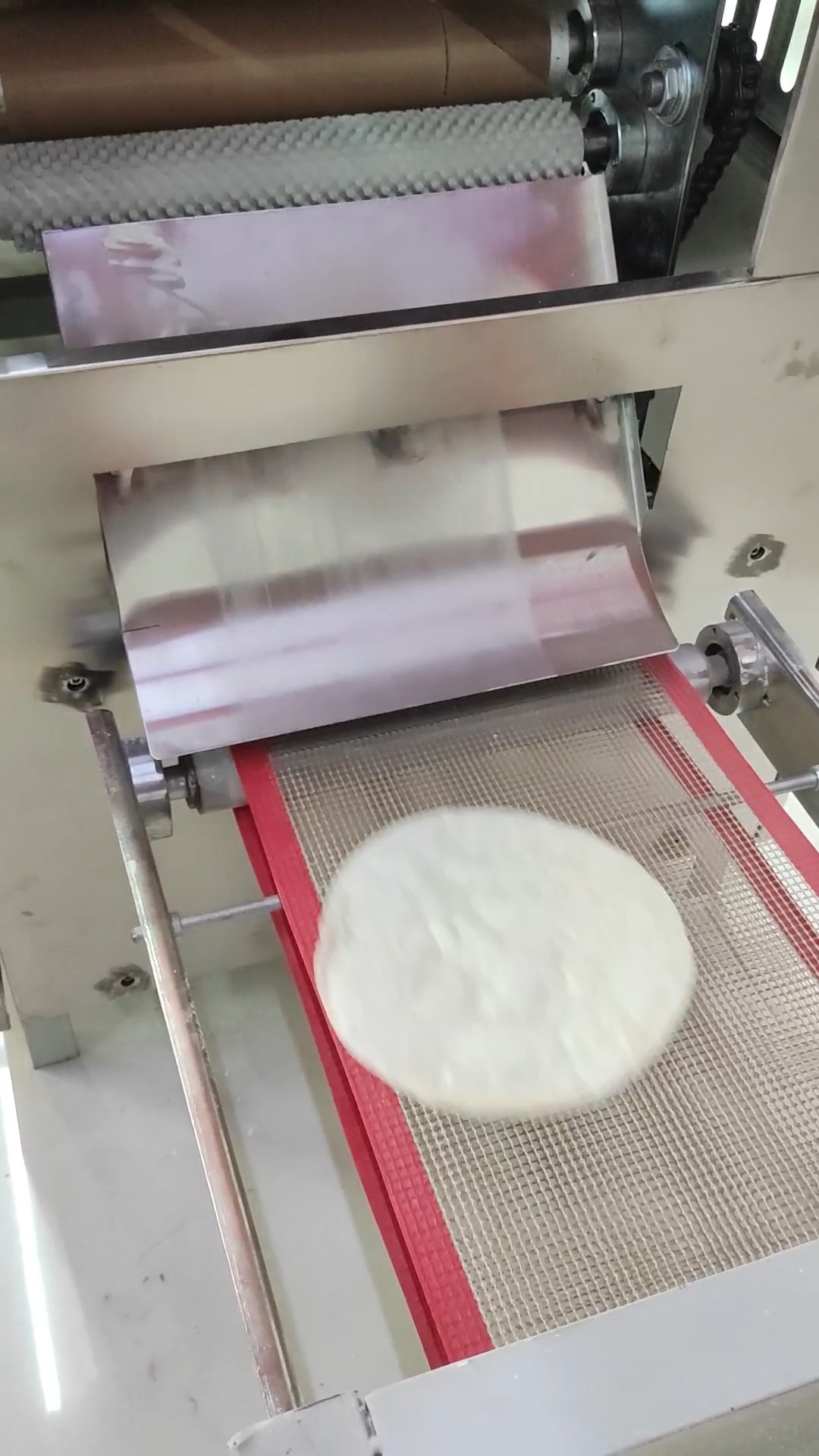 一小时可以出产500kg成品烩面坯的全自动烩面机你见过吗?