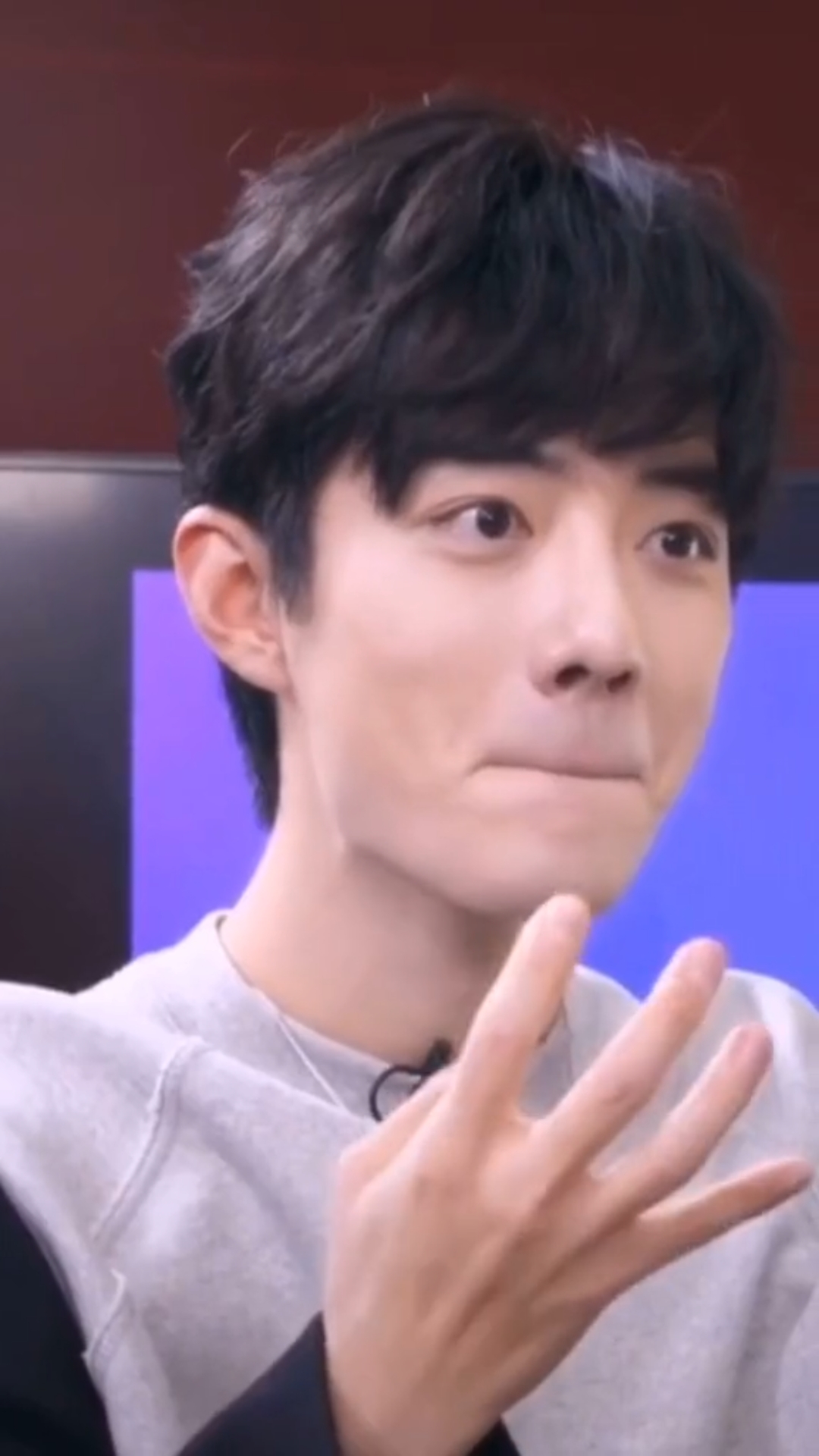 肖战全球后援会#憨憨猜个歌名太搞笑了,还给自己鼓掌"你好厉害"