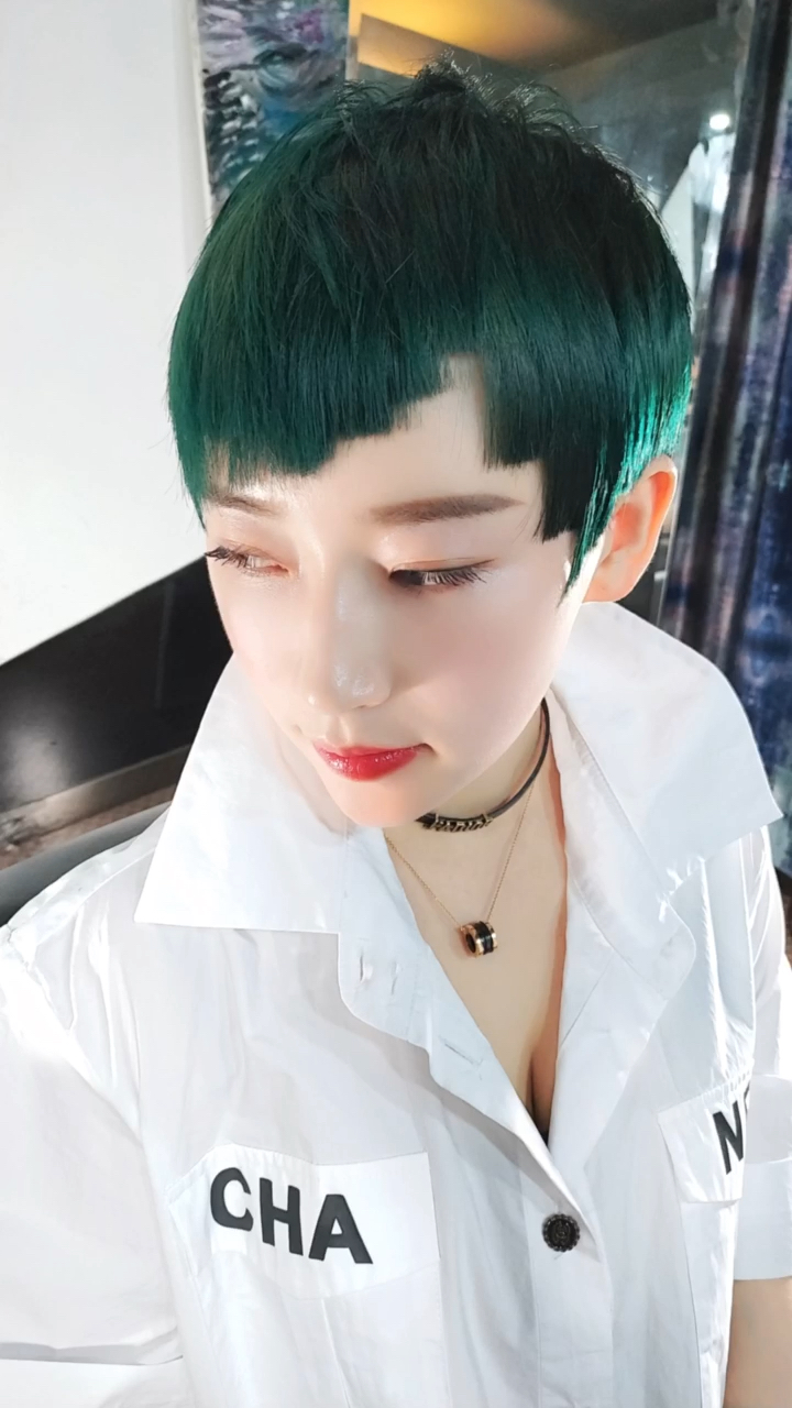 小姐姐#冯飞导师原创短发作品,阶梯刘海