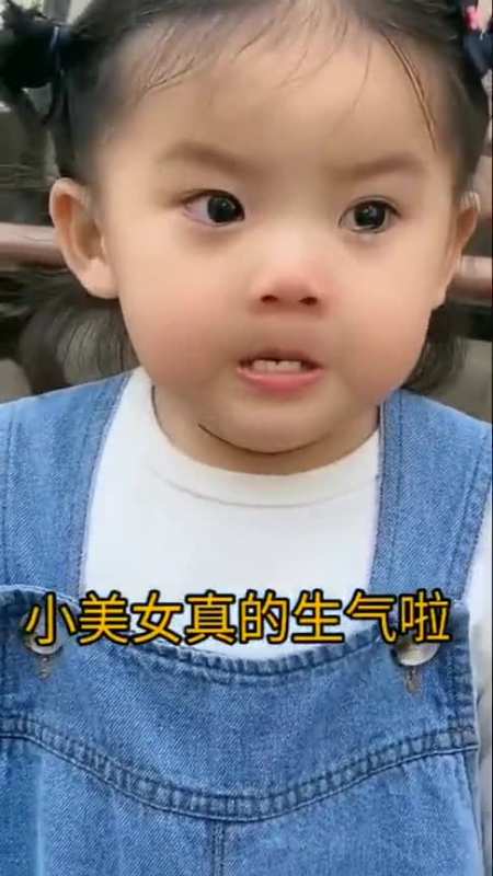 萌娃强忍眼泪,咬牙切齿,网友:终究还是一人扛下了所有