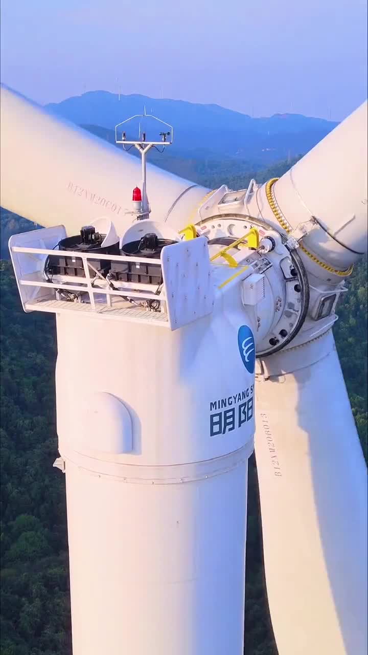 大风车造价1600w,转一圈2度电,一年赚160w,古人说的好,钱是大风刮来的