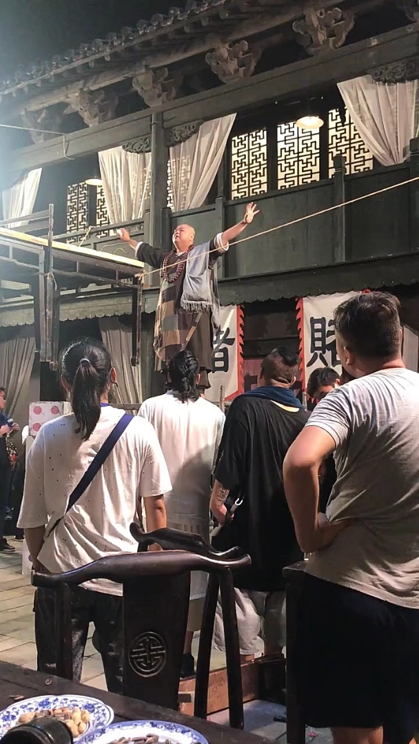 拍戏现场,这演员大家认识?