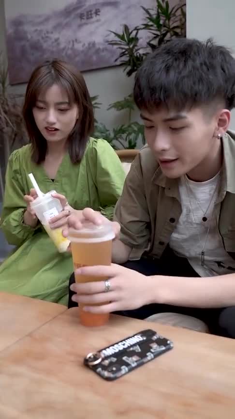 苍蝇不叮无缝的蛋!帅哥撩妹敷衍美女,结果对方早已看穿一切!