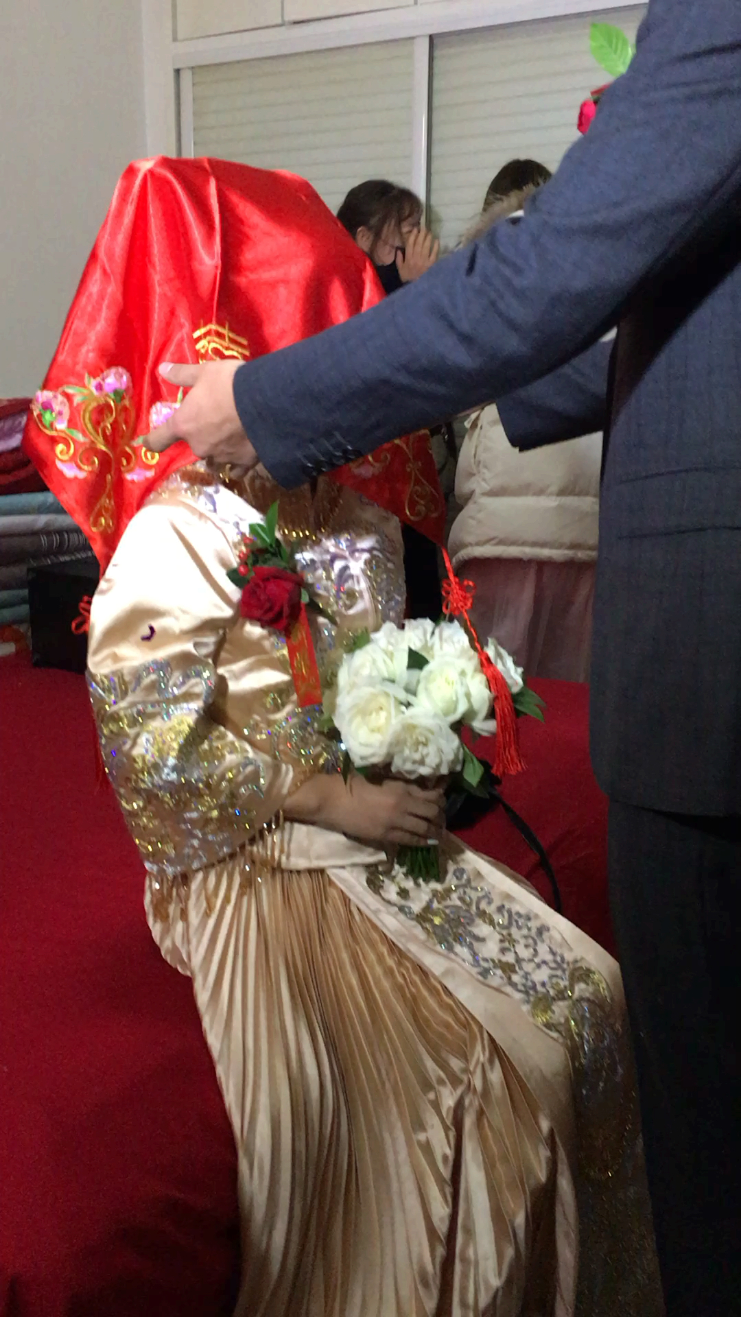 新娘子入洞房咯!