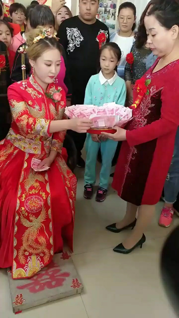 山东东营油地都有的习俗,抓钱,抓的是富贵,吉祥!