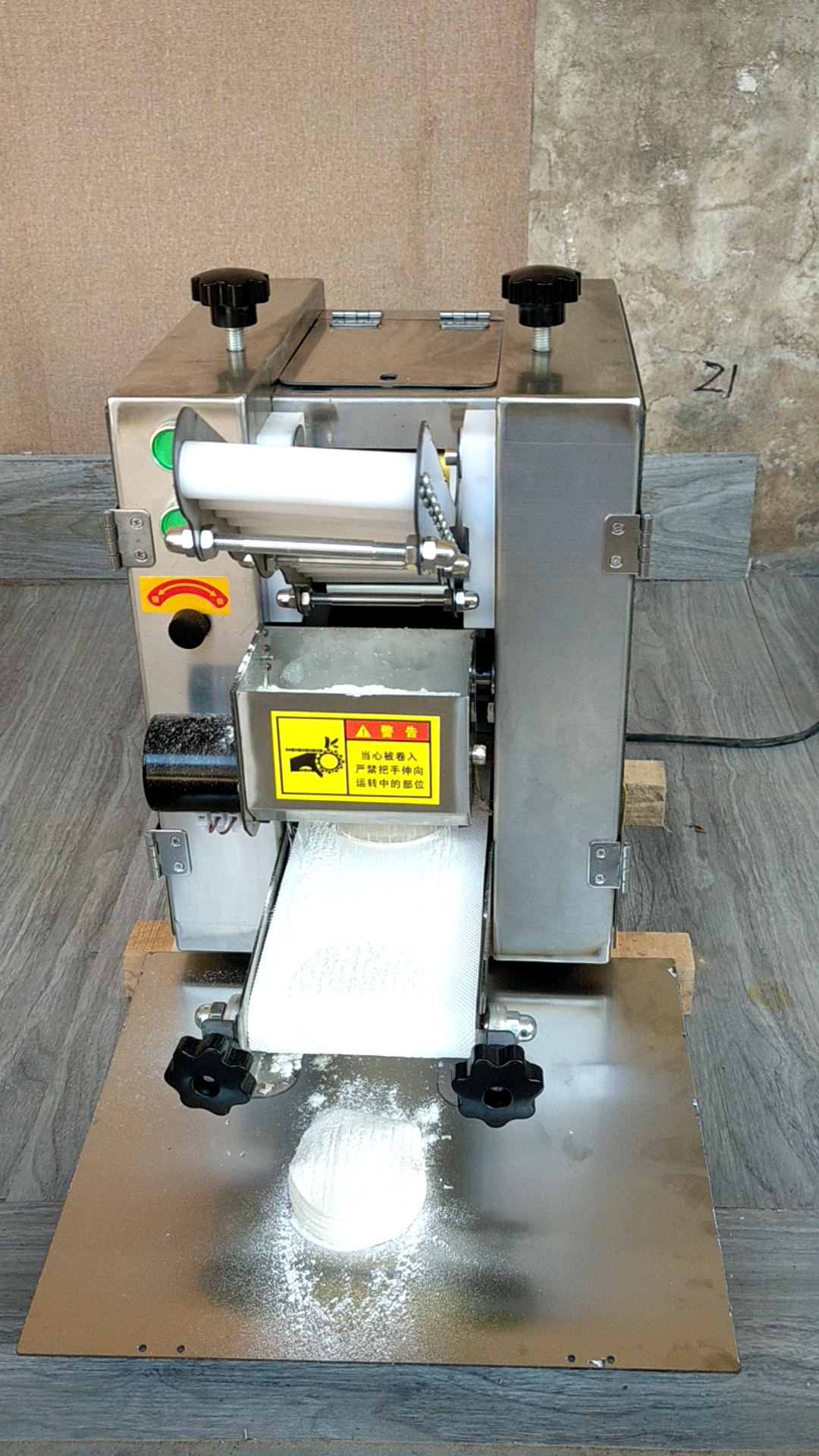 生活小妙招#新款仿手工饺子擀皮机