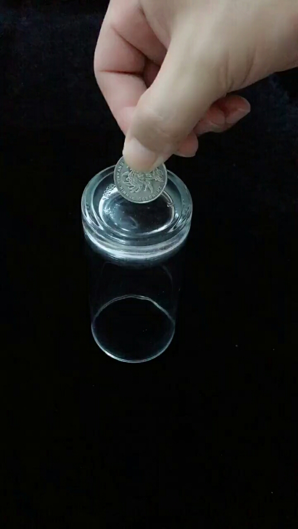 魔术揭秘硬币穿杯子图片