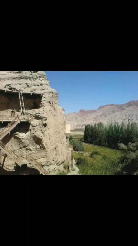 (扎格拉玛山)又被当地称为(麻扎塔格山)也叫(红白山)据鬼吹灯里说扎