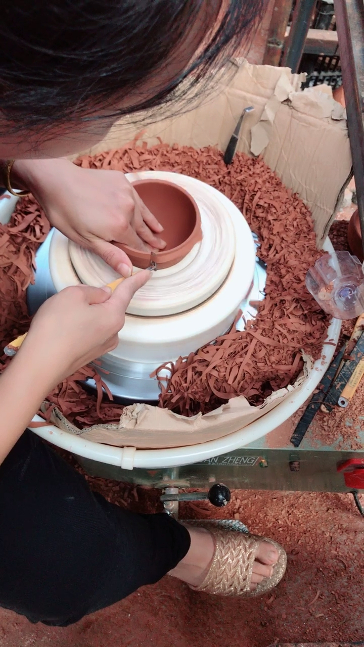 全民独门绝技咖#传统工艺建盏女师傅上釉过程