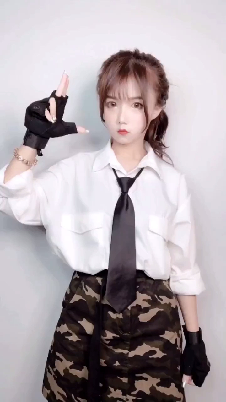 超帅吃鸡手势舞