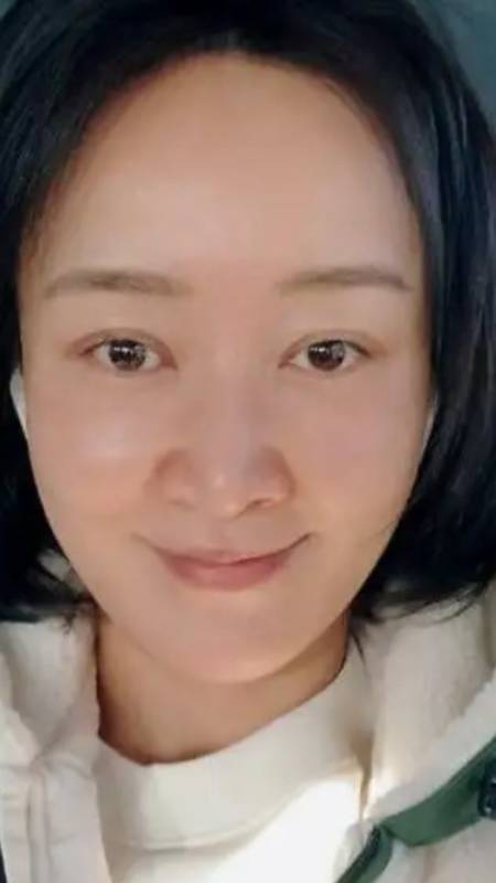前央视美女主持赵子琪近照曝光,44岁似少女,嫁二婚总裁很幸福