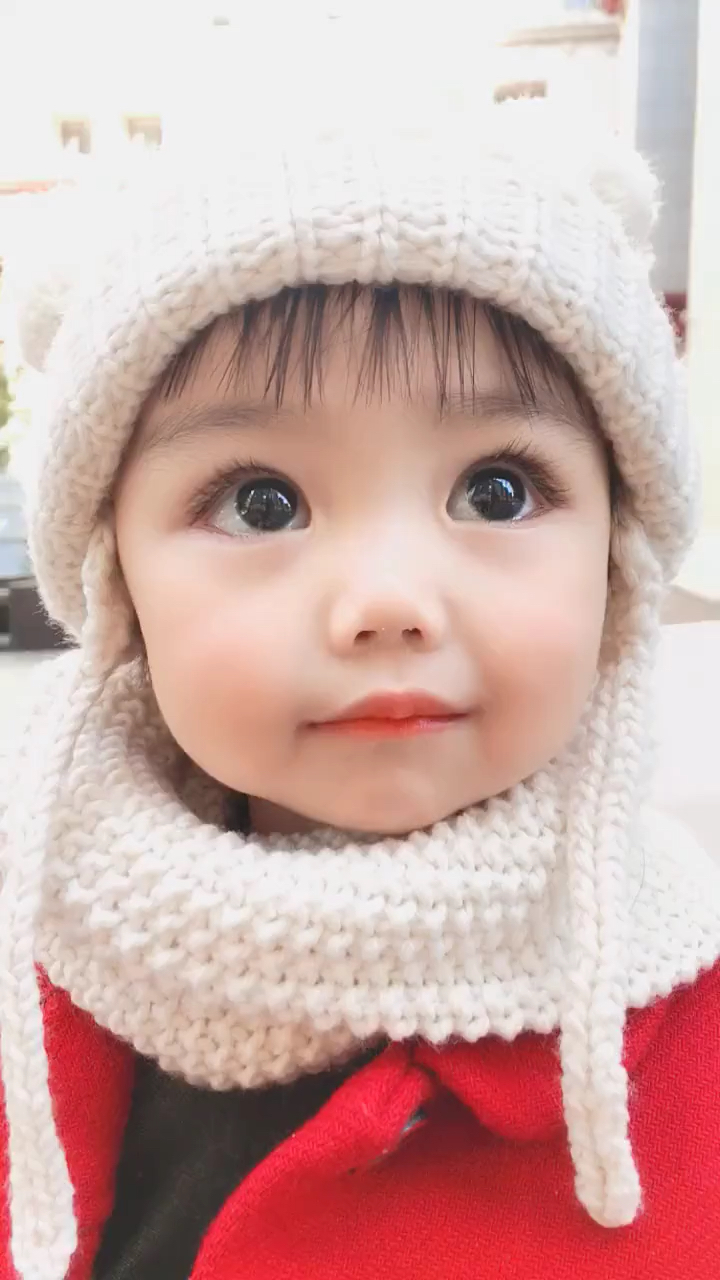 大眼睛萌娃