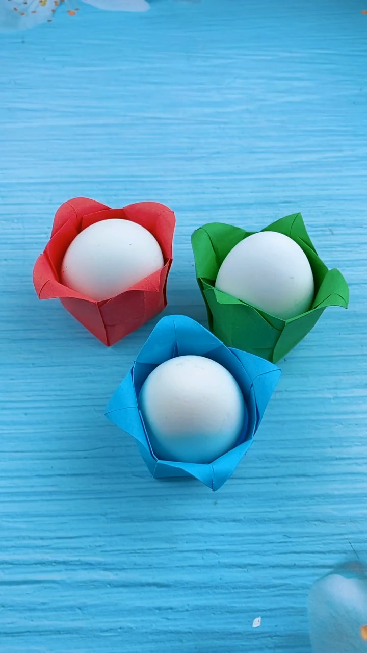手工折纸#简单的鸡蛋托,超实用-度小视