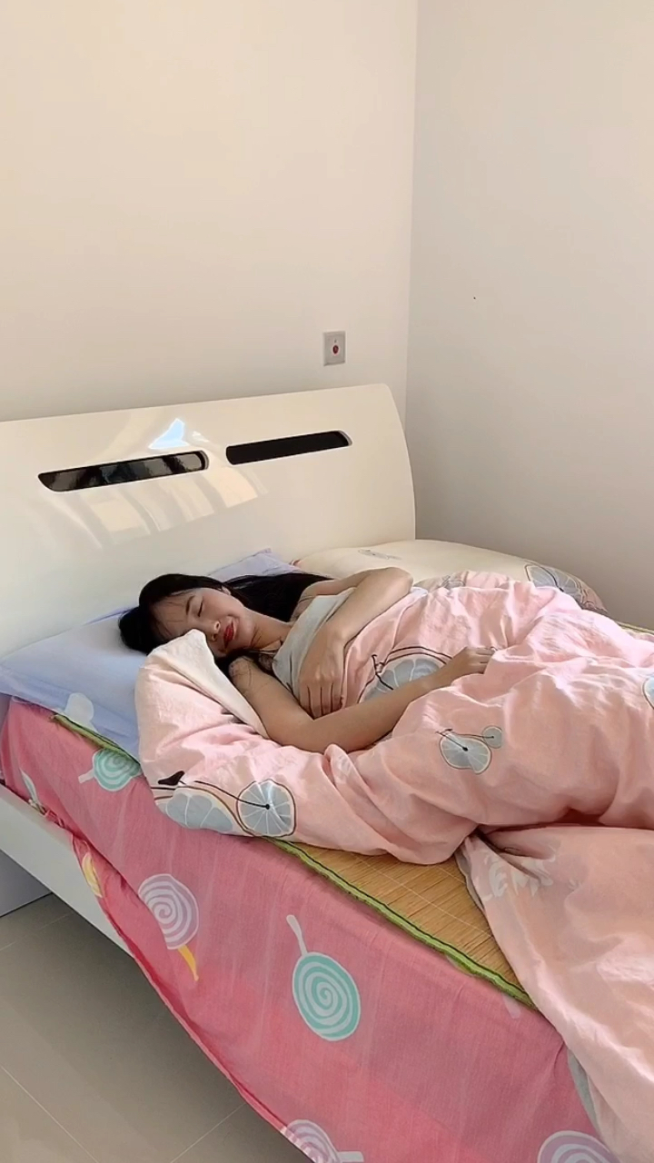 第一次去男朋友家,阿姨也太勤快了上个厕所回来就