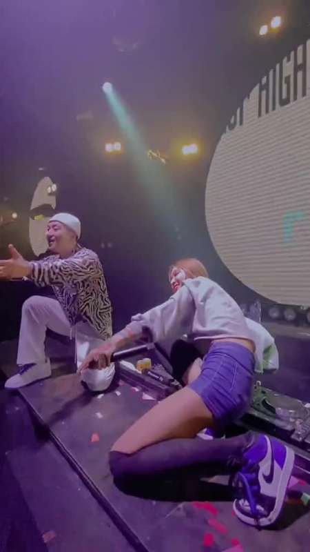 听说美女说话只说一半我也不知道为亻蹦迪djyoyo-全民小视频