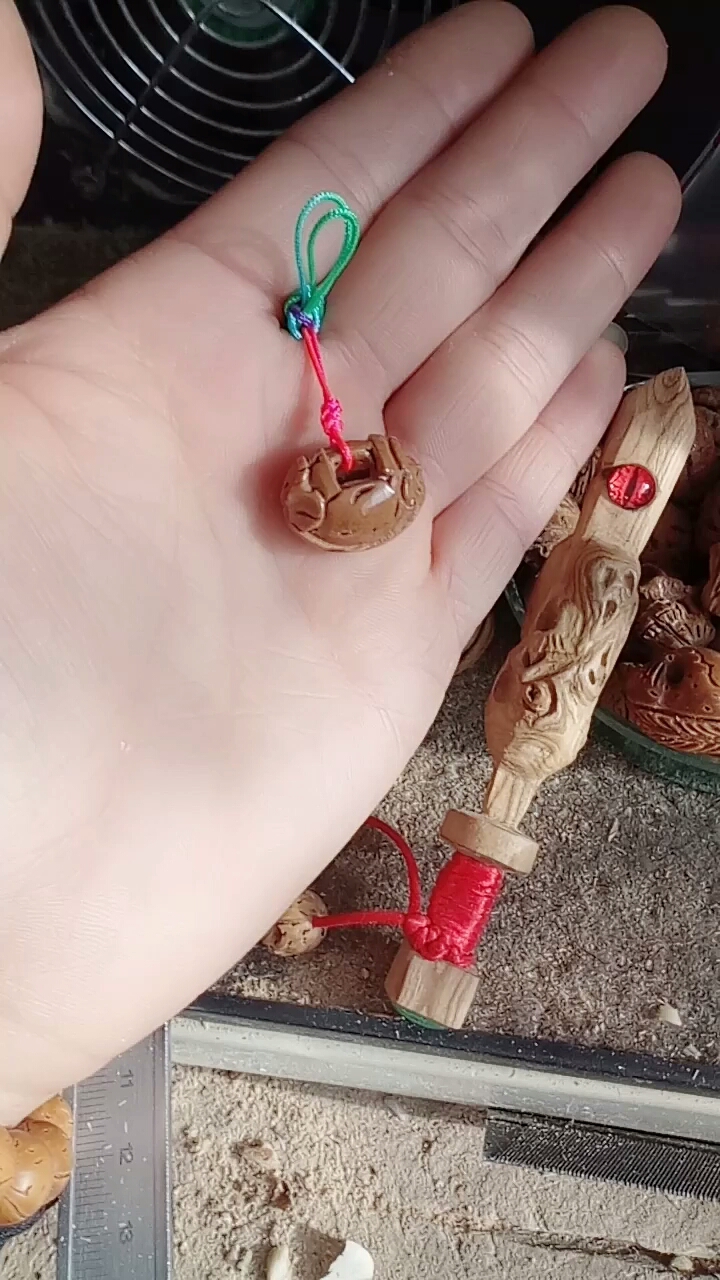 桃核雕刻 花如意 长命锁