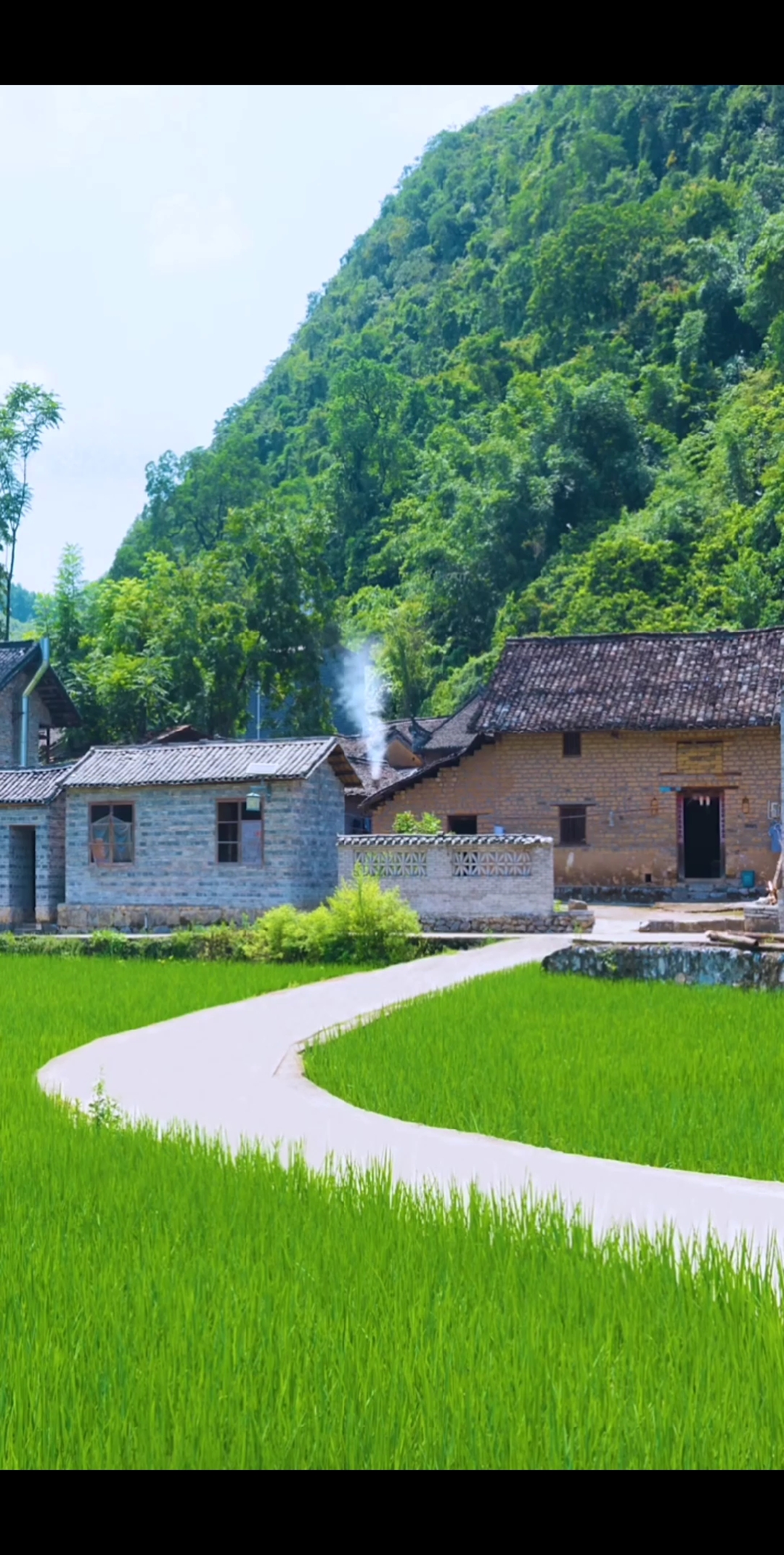 乡村生活#看到这小村庄,是不是想起了童年的记忆?时光一去不复返