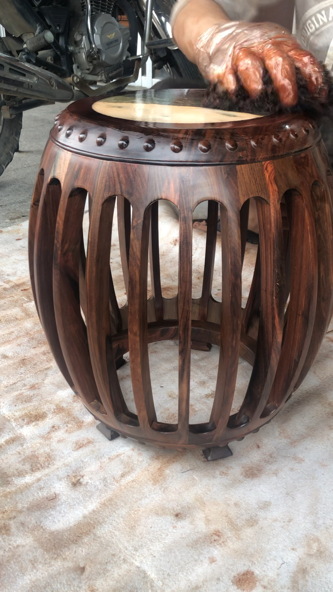 圆鼓凳,圆润的造型设计,采用仙作榫卯工艺