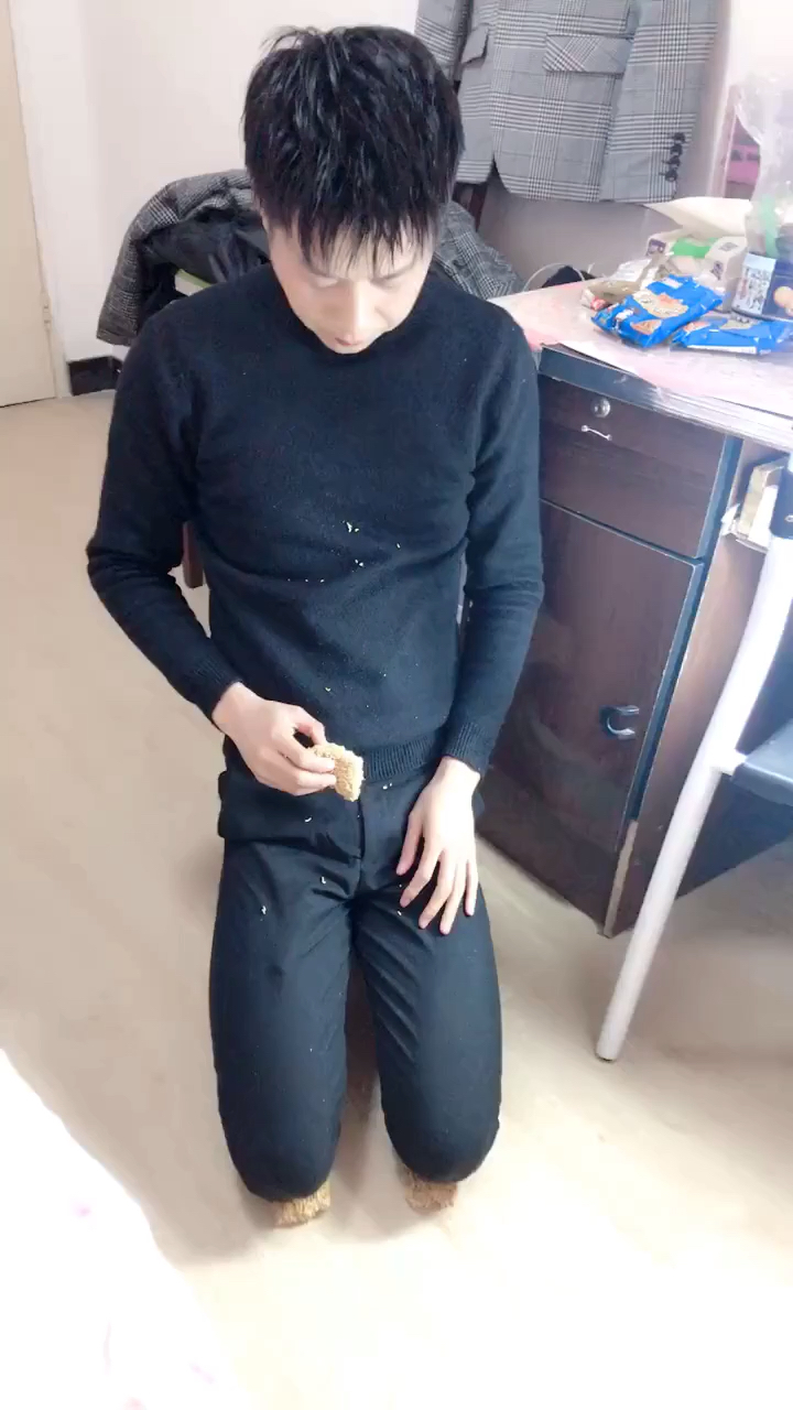 跪方便面,还不能碎 哈哈哈