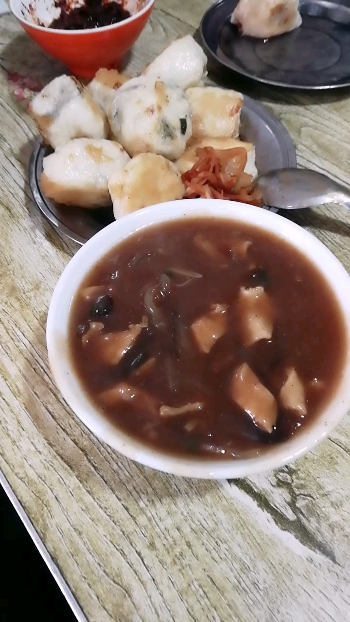 胡辣汤和水煎包!