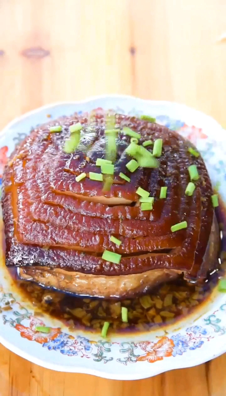 吃饭了吗?没吃的来一道宝塔扣肉!