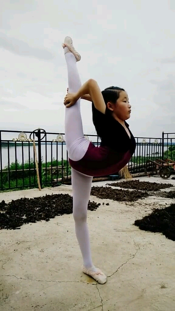 全民正能量#连续翻跟头