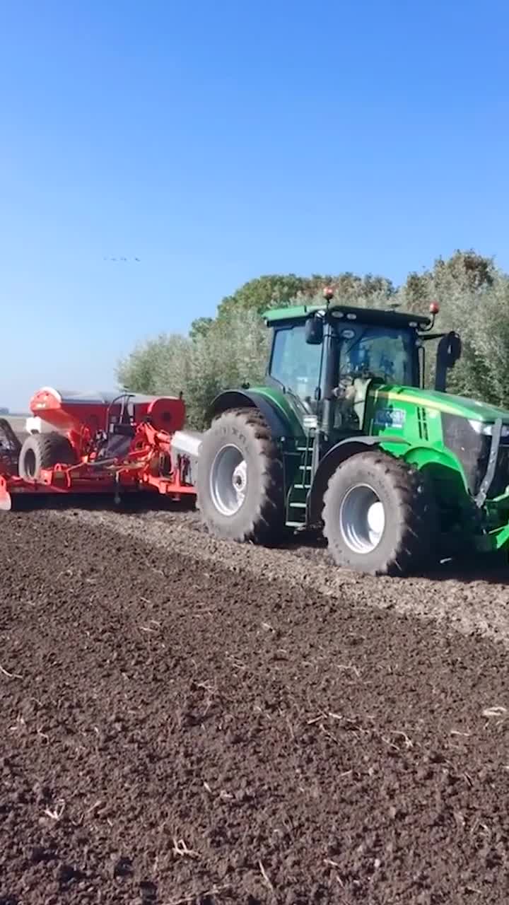 德国农业机械化耕地,机器效率高一天50亩,这操作真牛了!