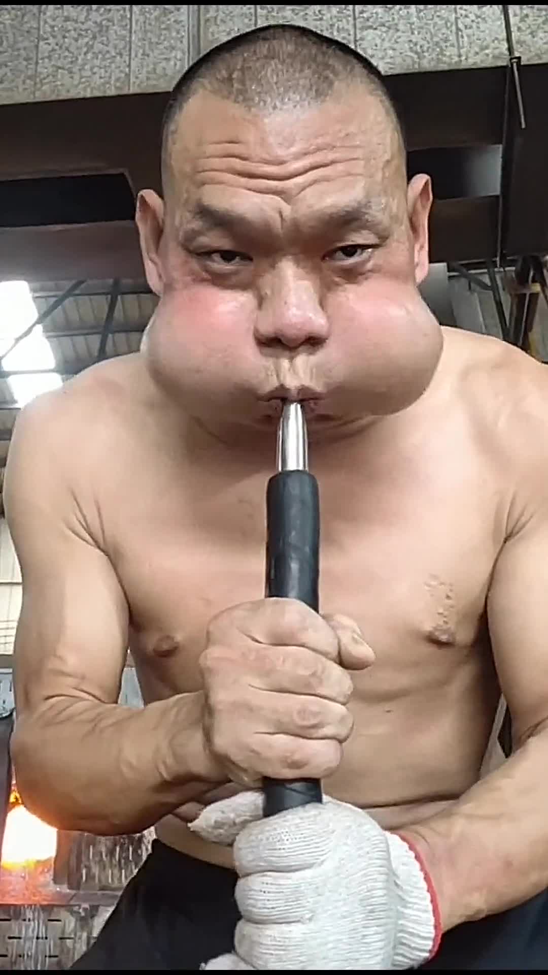 昆仑派蛤蟆功高手来玻璃厂吹花瓶啦看看火云邪神这功夫