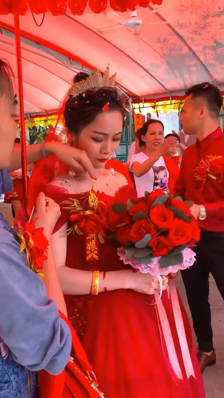 农村婚礼,新娘的妆容也太好看了吧?