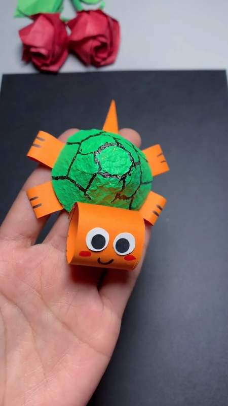 手工制作#用鸡蛋托和卡纸,做一个超级萌的小乌龟,简直太可爱-全民小