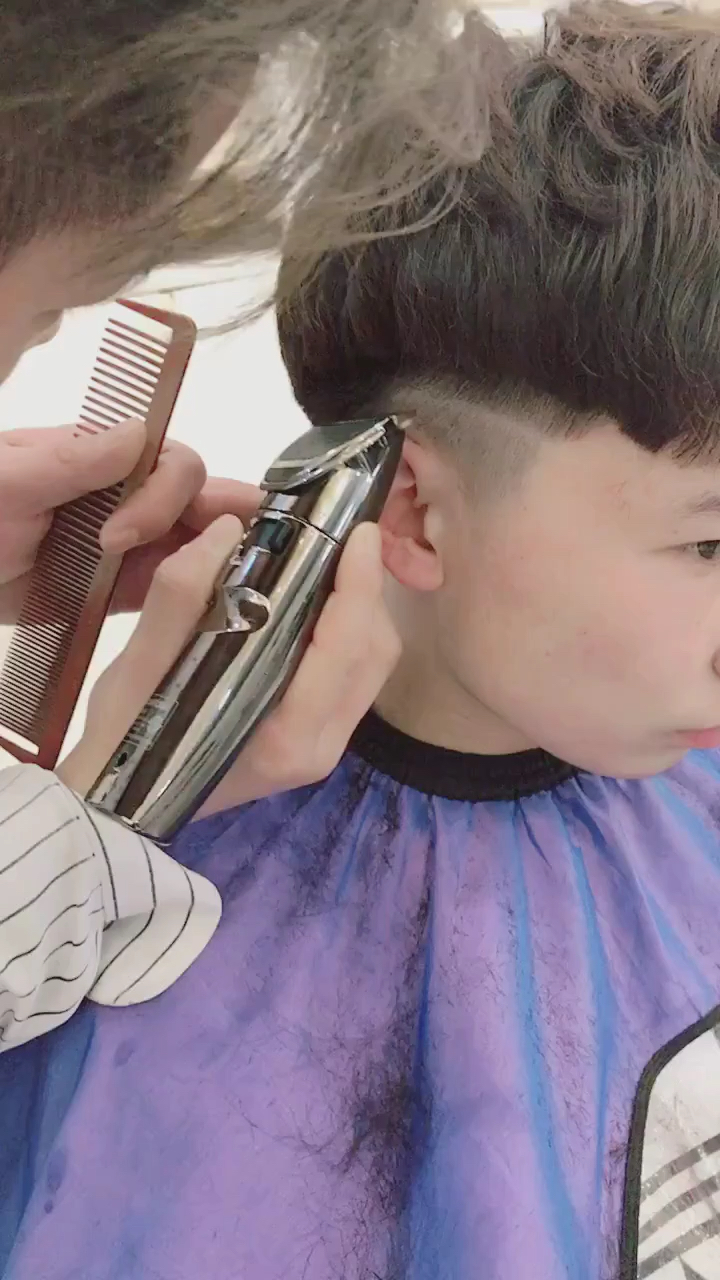 帅气阳光的男孩子镂空盖头,帅气十足.