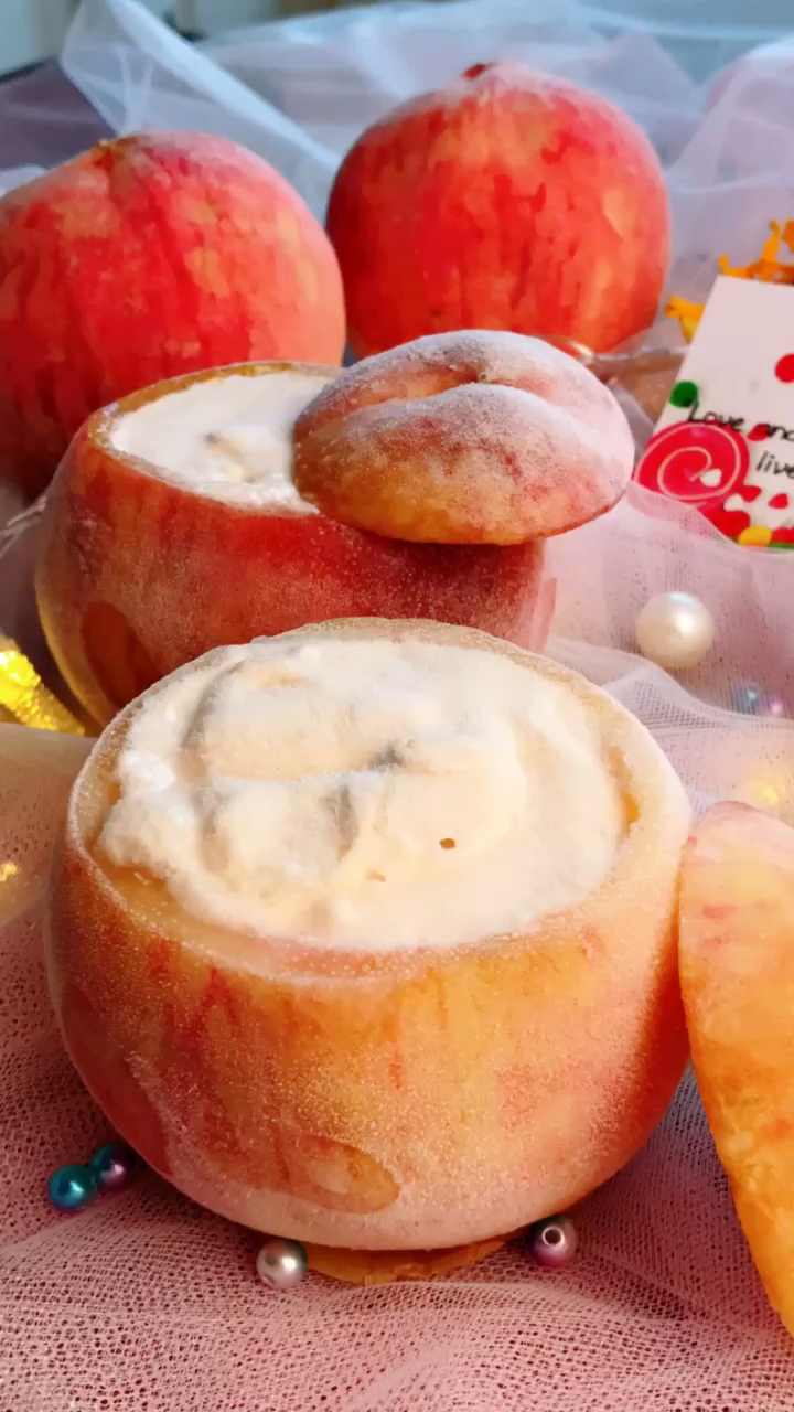 网红桃子冰淇淋