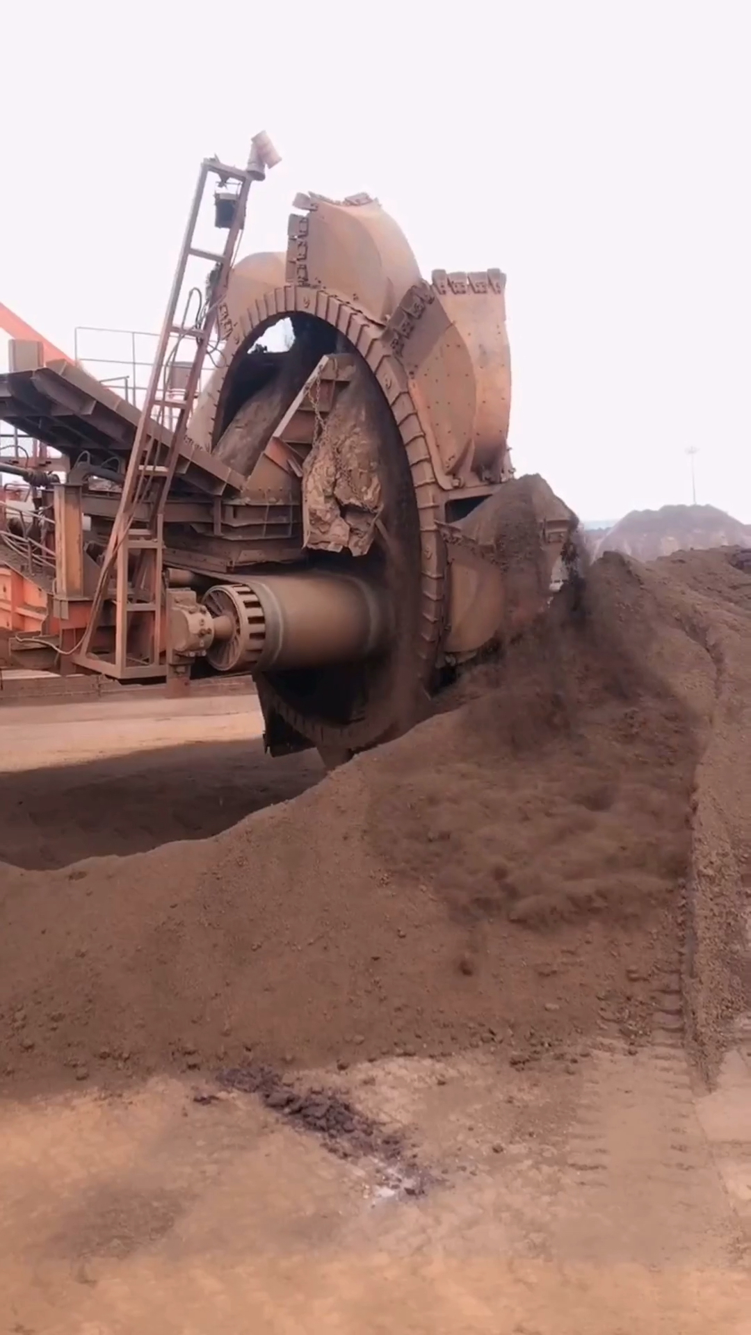 带你近距离看斗轮机的工作原理